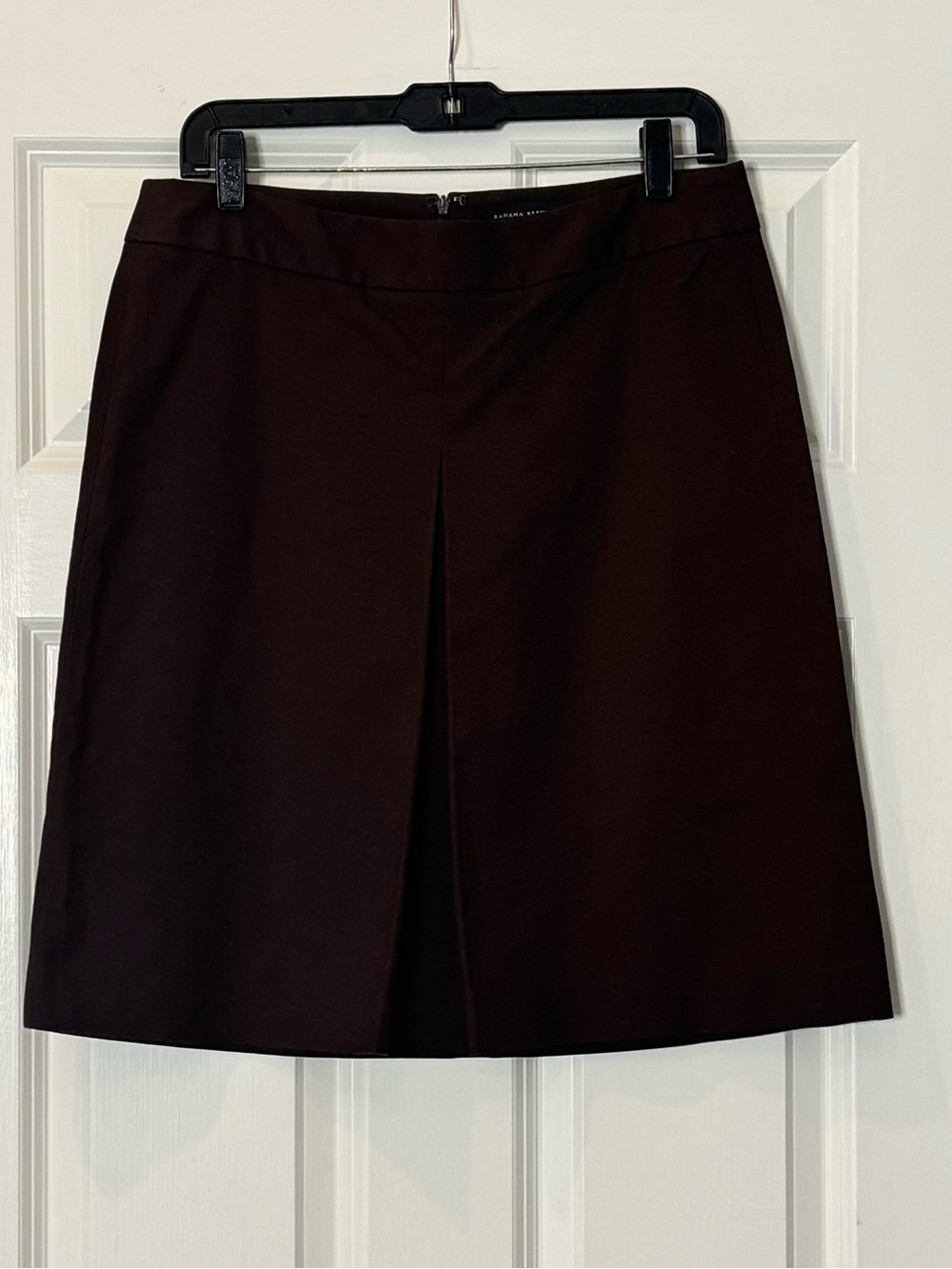 NWT Banana Republic Classic Dark Brown Pleated Front  Skirt
